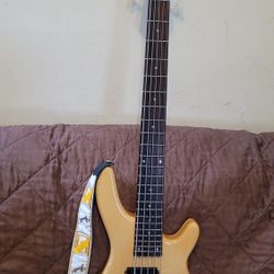 KONA 5 STRING ELECTRIC BASS MODEL KE5BNIN NATURAL GLOSS COLOR WITH SPLIT PASSIVE PICKUPS. 
