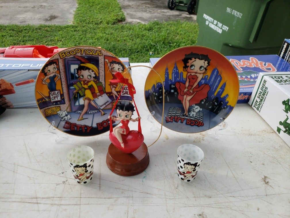 Betty Boop, Set