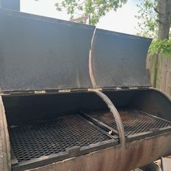 BBQ PIT /SMOKER/GRILL HEAVY STEEL