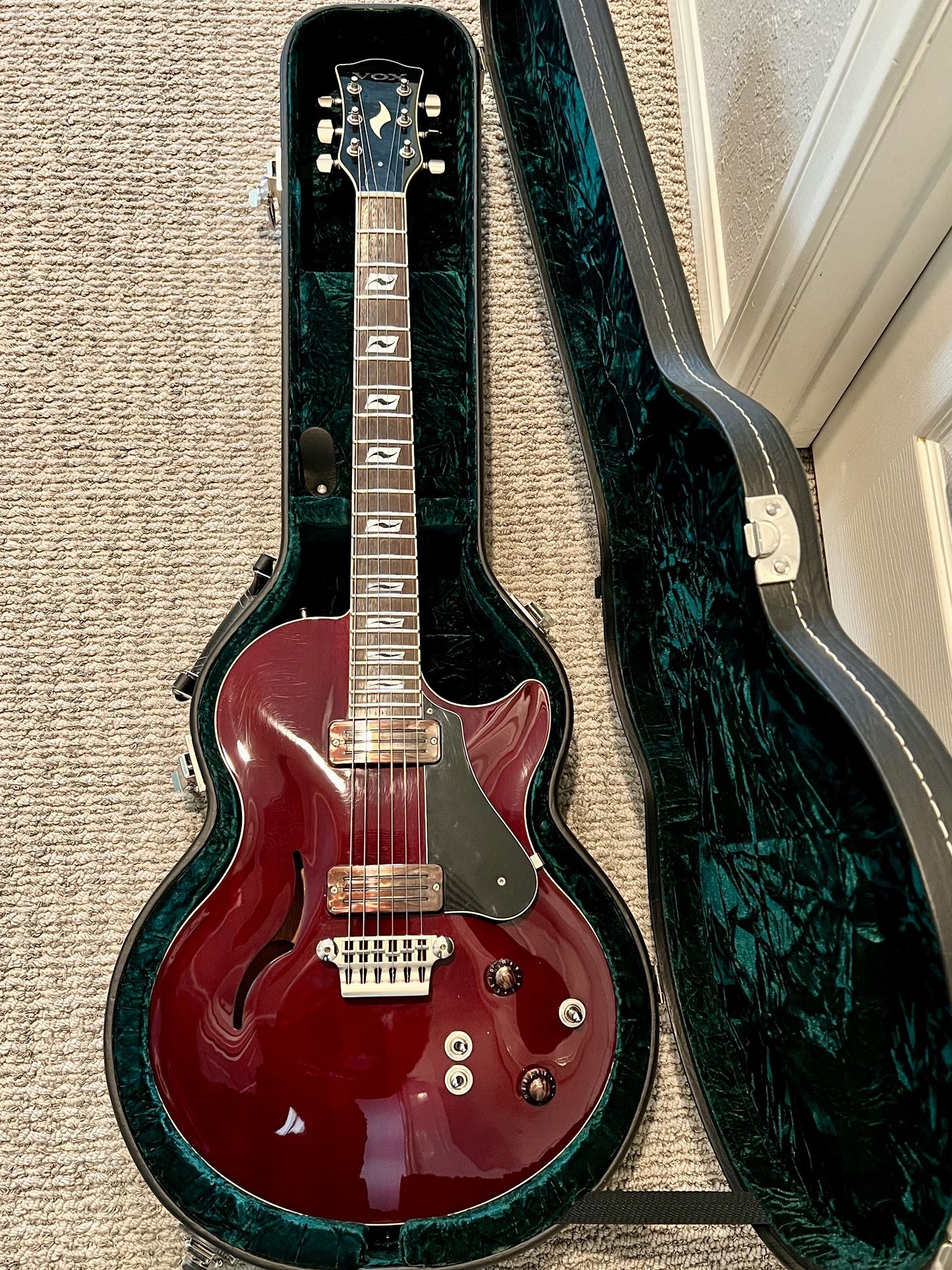 VOX VIRAGE HOLLOWBODY ELECTRIC GUITAR-RARE AND LIKE NEW WITH FACTORY DIMARZIO TRITONE PICKUPS