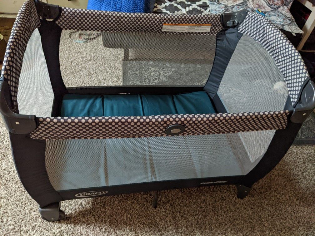 Portable Crib / Pack N Play