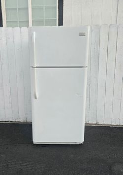 Refrigerator / Refrigerador