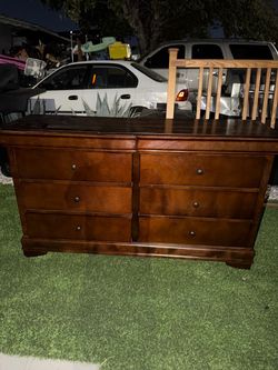 4 piece dresser set , chest/ dresser/2 nightstands