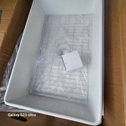 Farmhouse fireclay sink white