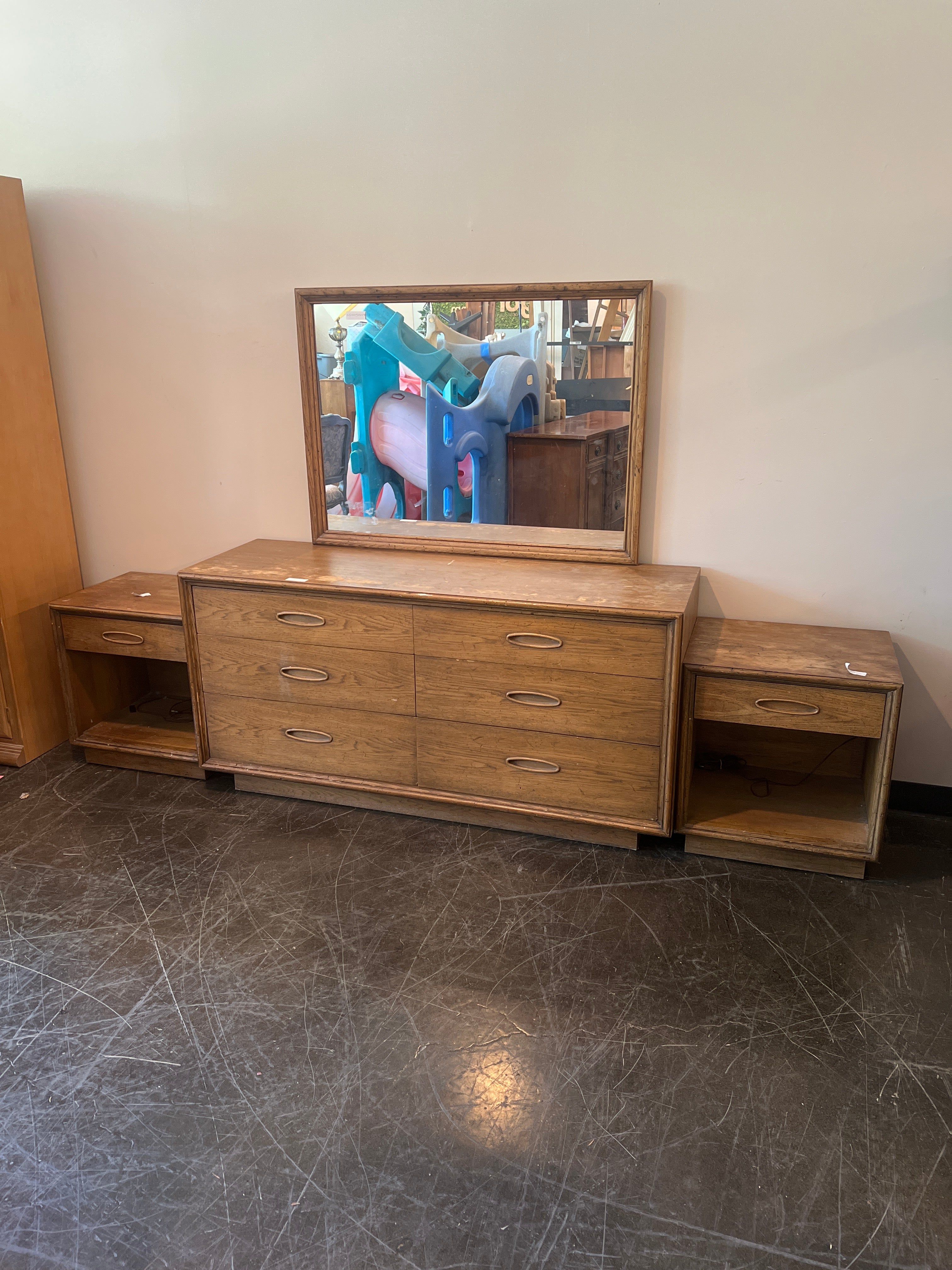 Henredon Mid-Century 6-Drawer Dresser with Mirror