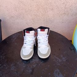 Nike Air Jordan 1 Retro High OG "Light Smoke Grey"