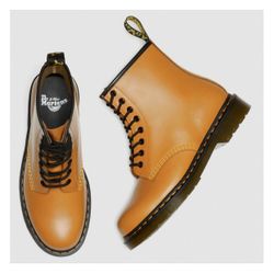 Dr. Martin 1460 Smooth Boot