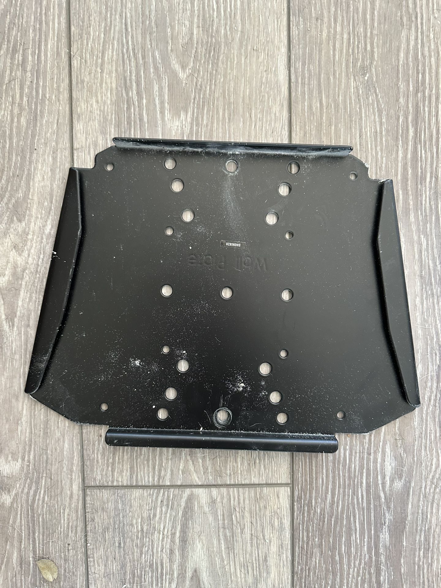 TV mount + 32” LCD 540 Series
