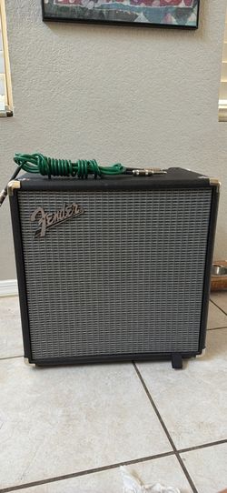 Fender Rumble 40 Amp with cables