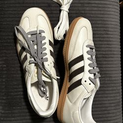 Women’s 9 Sambas 
