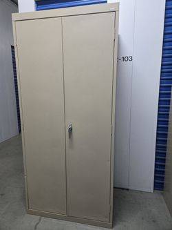 Solid Metal Storage Cabinet With 4 Adjustable Shelves 