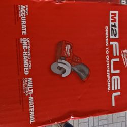 M12 Tools 3/8 Rachet and 3 In Cut Off Wheel 6.0 Battery 