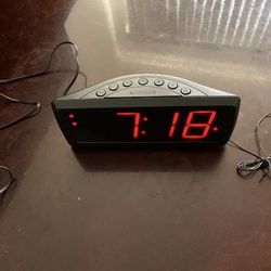 Digital Clock && ‘ Radio ⏰ Askinq For $5