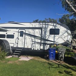 Fifth Wheel- 529bh