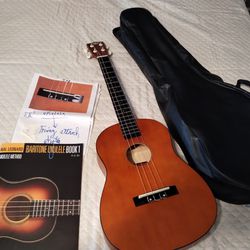 Rogue Ukulele Guitar With Accessories 