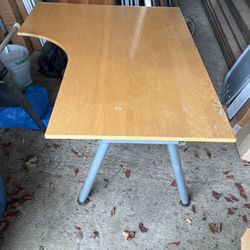 Adjustable Table 