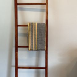 Arched Blanket Holder