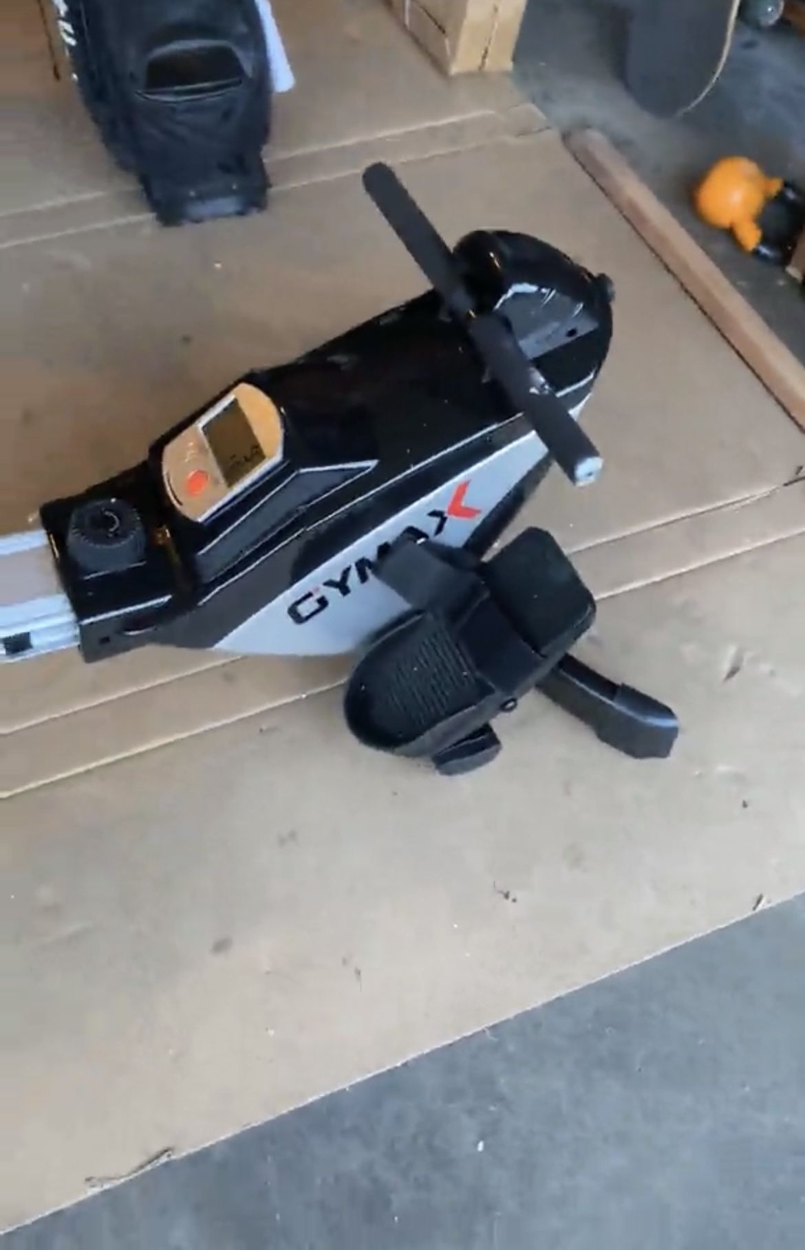 GYMAX ROW MACHINE