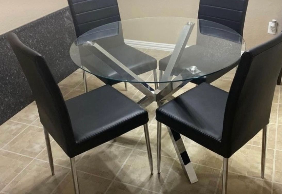 Breakfast Table With Four Chairs
