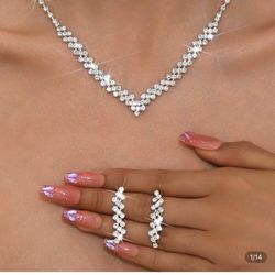 Jewelry set: one necklace, one pair of earrings