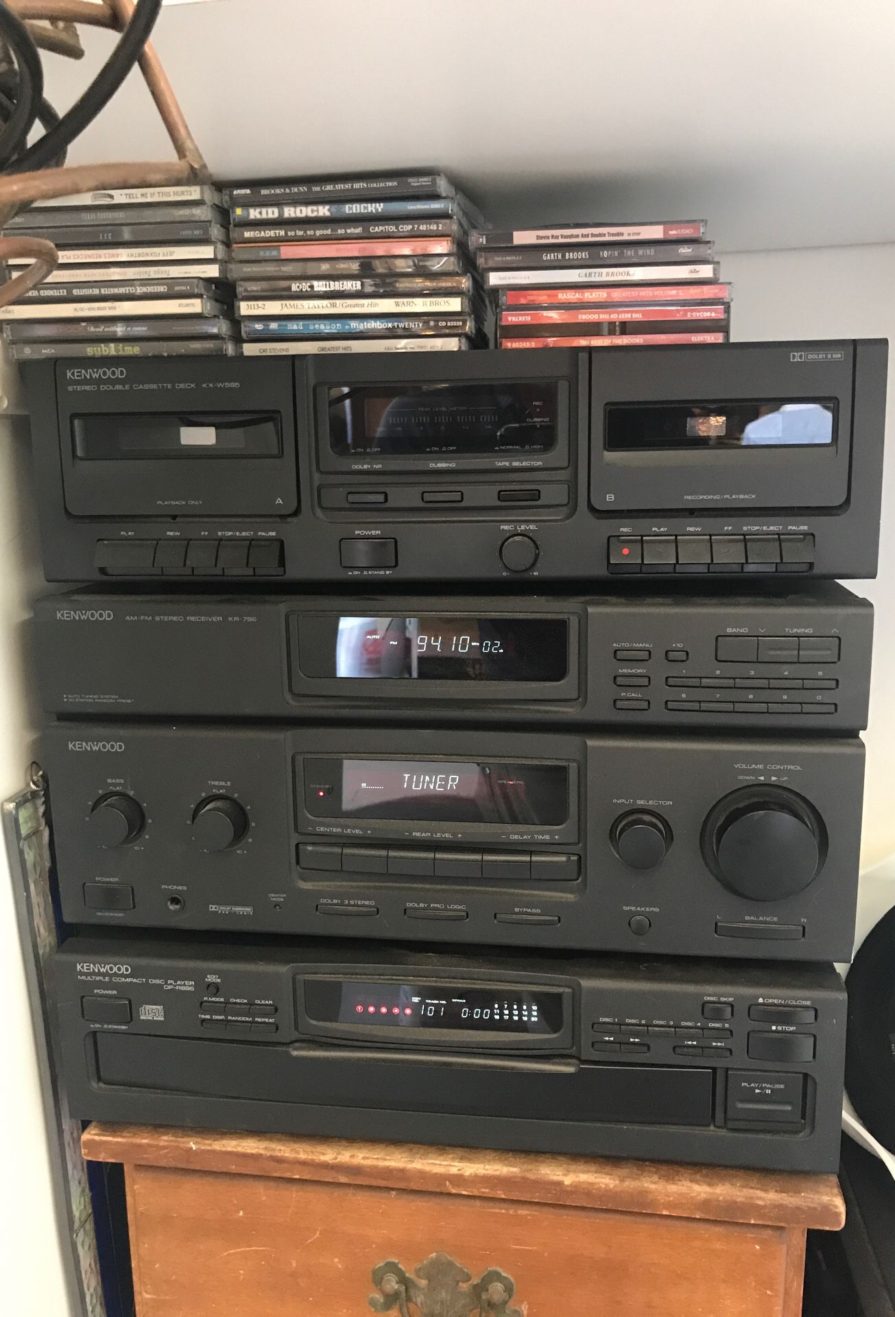 Complete Kenwood stereo system- 5 disc CD changer, works great- WITH 5 SPEAKERS!
