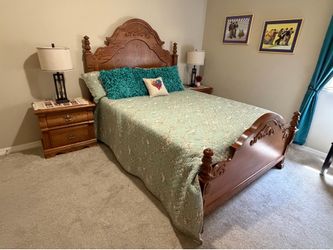 Queen Bedroom set - 4 pieces