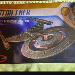 Star Trek Discovery Model Kit