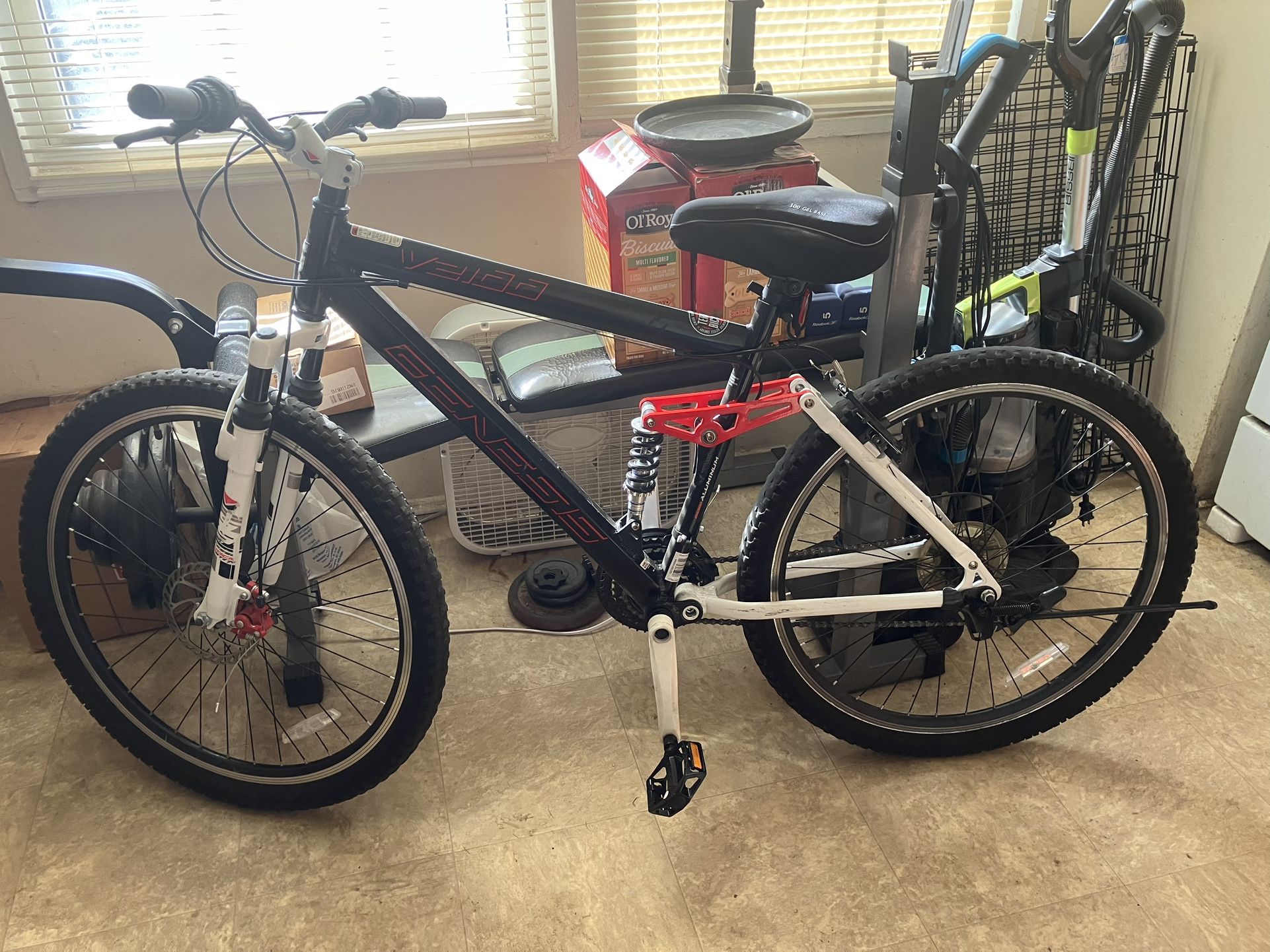 Genesis 27.5" V2100 Men's Mountain Bike