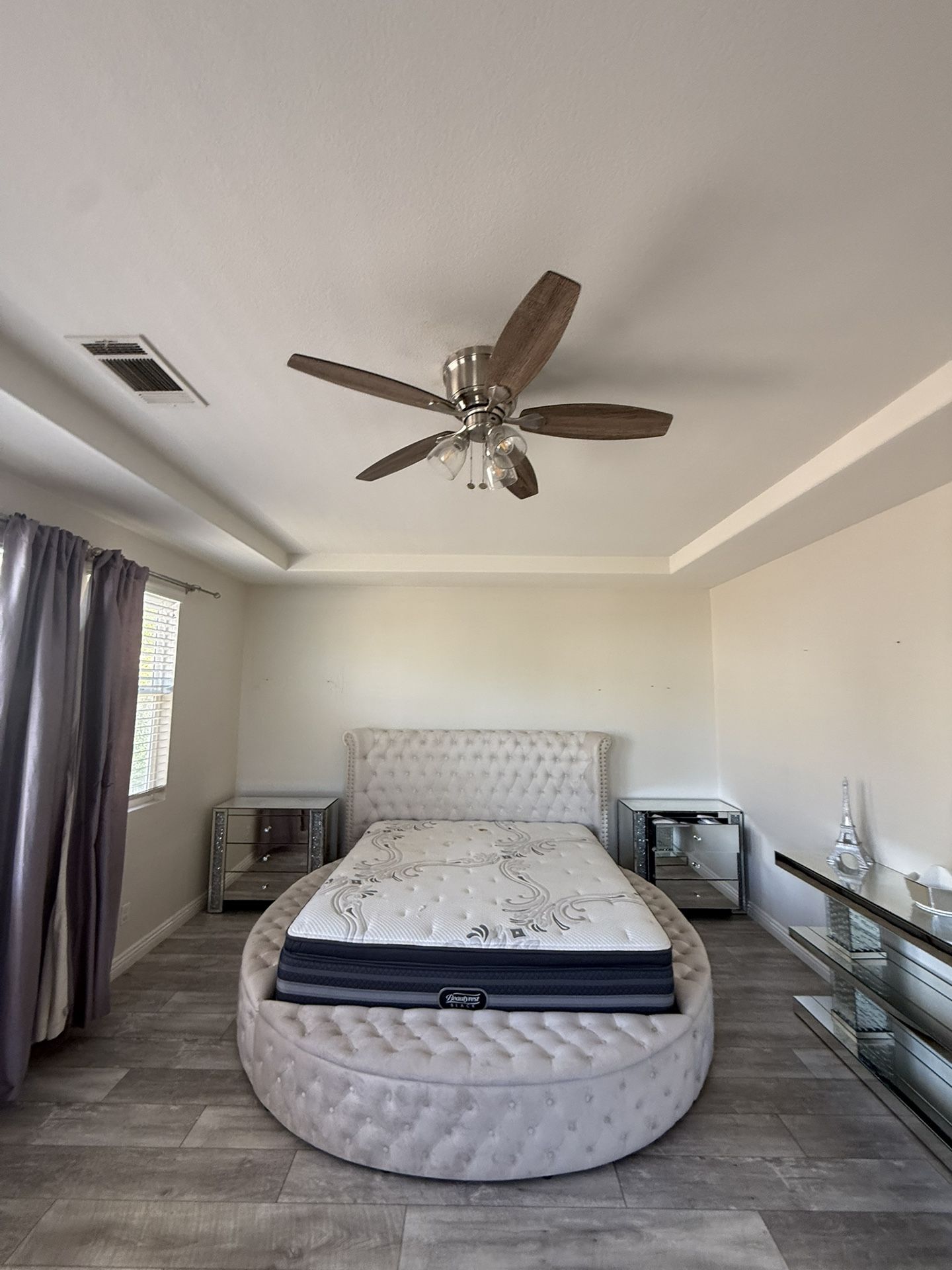 Whole room for only $1000