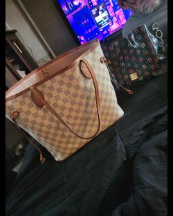 Brand NEW LOUIS VUITTON NEVERFULL MM Handbag for Sale in Sudley Springs, VA  - OfferUp