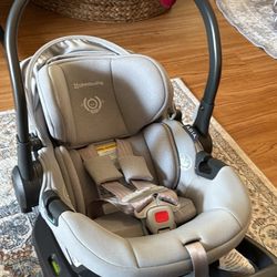 UppaBaby Carseat (Grey)