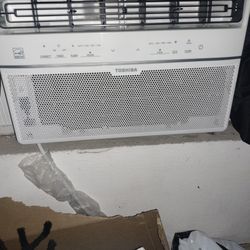 Like New 8000 BTU A/C Unit Samsung