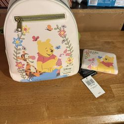 Winnie The Pooh loungfly Set. Defect New 