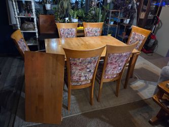 Dining table with 6 chairs and a leaf