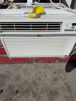 LG A/C 550 SQ FEET
