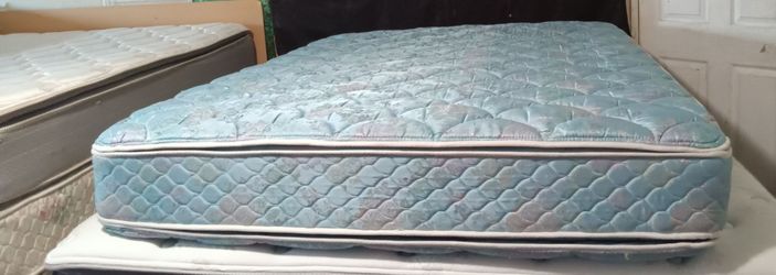 Queen Size Mattress (Colchón Queen Size)