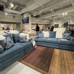 Beautiful SOFA/ LOVE SEAT set