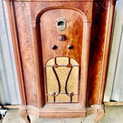 Beautiful Antique Vintage early 1900’s Wurlitzer Lyric High End Radio in Fancy Wood Cabinet for your home, business, bar, etc. Very Rare!!