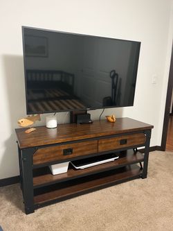 TV Stand / Mount