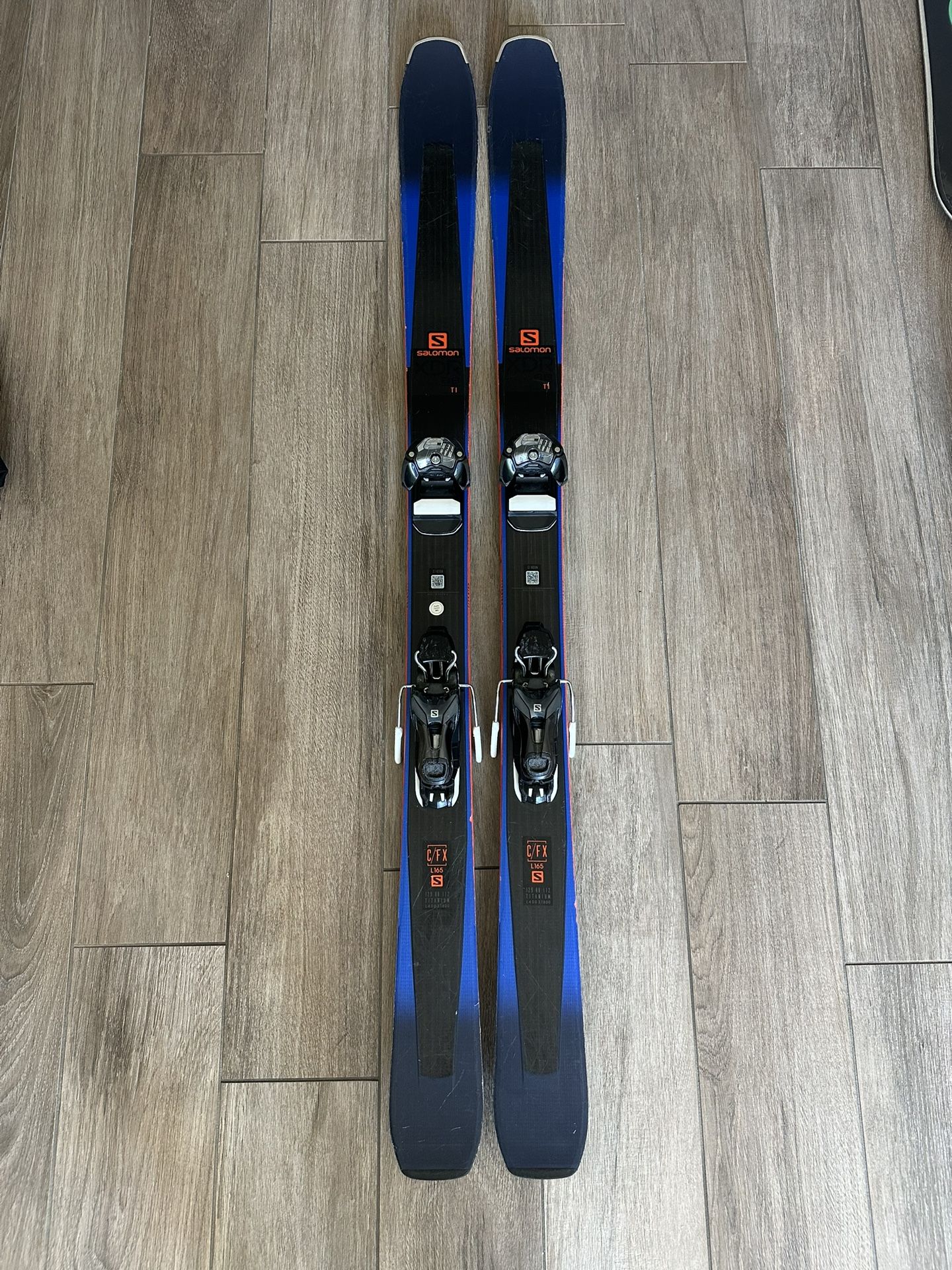 Salomon XDR 88 Ti Skis (165cm) w/ Warden 11 Bindings – Great for Beginners