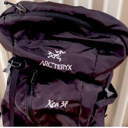 Arc'teryx kea 37 Overnight/Hiking pack - Black 