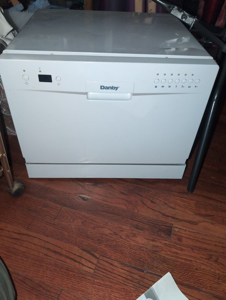 Counter Top Dishwasher Model# DDW611WLED
