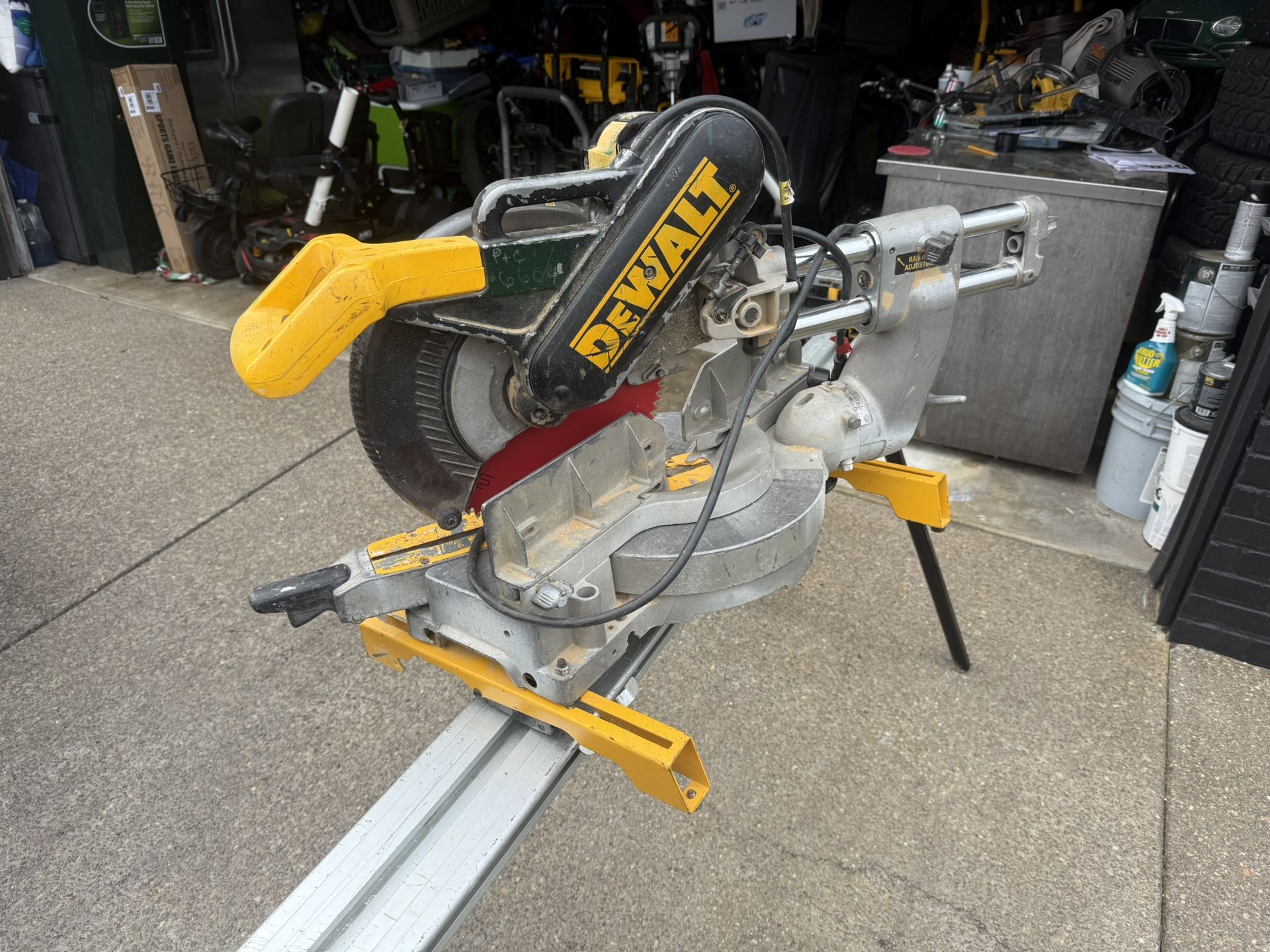 DEWALT Chop Saw
