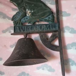 Cast Iron Welcome Frog Dinner Bell 