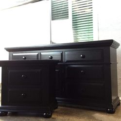  Black Dresser And Nightstand  . Great  Condition 👍 Perfectly  Working    Drawers . SOLID  WOOD!!