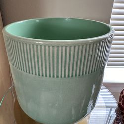 11” Ceramic Pot 