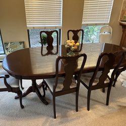 9 Pcs Solid Cherry Queen Anne Dining Room Set.  Exceptional Condition 