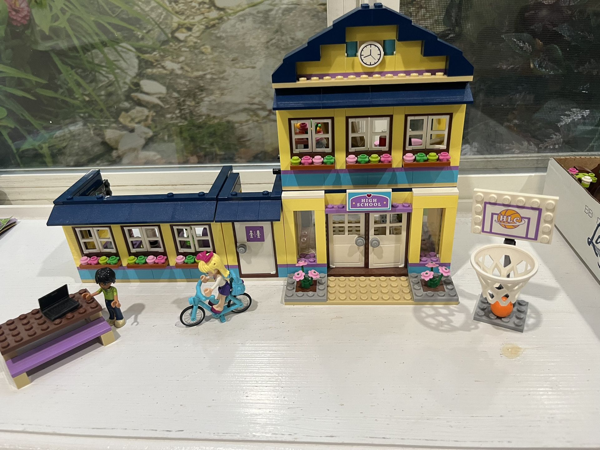 LEGO friends Heartlake High School #41005 **No Box