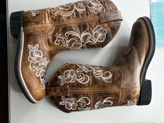 Girls boots