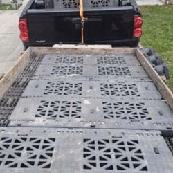 Plastic pallets 32x40 (HEAVY DUTY) (DELIVER OPTION)